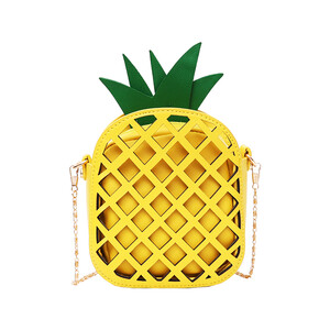 Mała wakacyjna torebka na ramię ananas z łańcuszkiem złotym